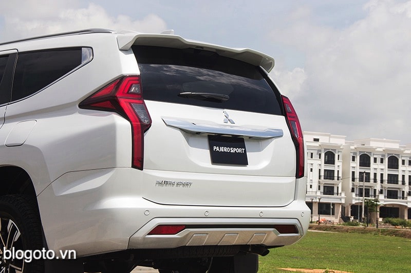 phia-sau-xe-mitsubishi-pajero-sport-2021-blogoto-vn